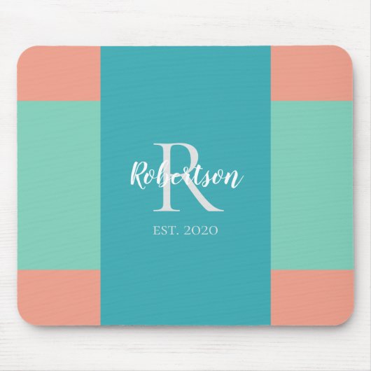 Modern Blauwgroen, blauw en koraalroze monogram Muismat (Voorkant)