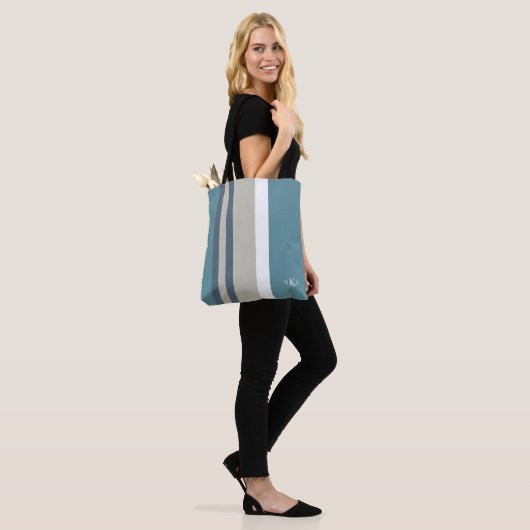 Modern Blauwgroen blauw en Tan Striped Personalize Tote Bag (Op model)