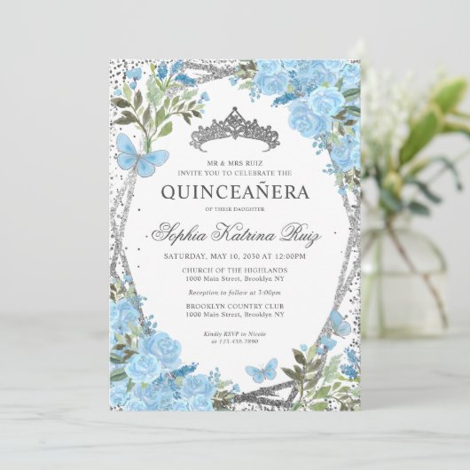 Modern Bloemen Stoffig Blauw Zilver Tiara Quinceañ Kaart (Staand voorkant)