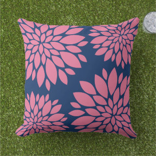 Modern BloemenHoofdkussen Roze en Marine Buitenkussen