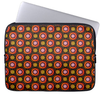 Modern bloemontwerp op zwarte achtergrond laptop sleeve
