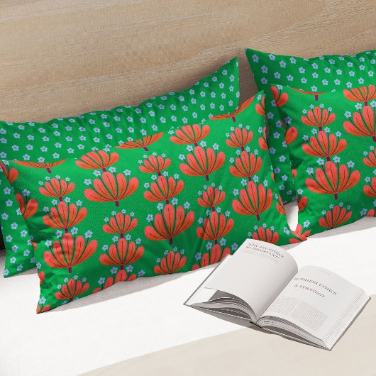Modern bloempatroon in groen en zalm kussensloop