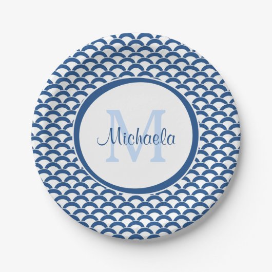Modern Blue and White Scallops Monogram en Naam Papieren Bordje (Voorkant)