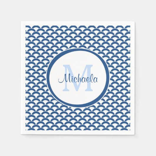 Modern Blue and White Scallops Monogram en Naam Servetten (Voorkant)