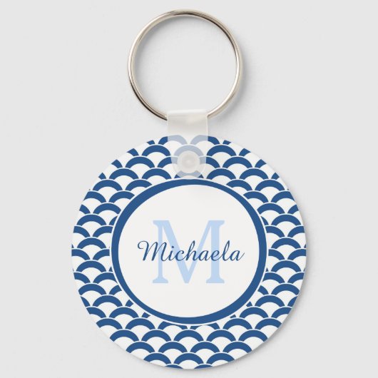 Modern Blue and White Scallops Monogram en Naam Sleutelhanger (Voorkant)