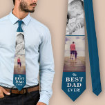 Modern Blue Best Dad Ever Father`s Day 2 Foto's Stropdas<br><div class="desc">Modern Blue Best Dad Ever Father`s Day 2 Foto's stropdas. Witte typografie op donkerblauwe achtergrond met 2 foto's - voeg uw foto's toe. U kunt elke tekst op het stropdas wijzigen. Een perfect cadeau voor een vader,  nieuwe vader of opa op Vaderdag.</div>