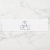 Modern Blue Bow 1e verjaardag en doop Waterfles Etiket (Enkel label)