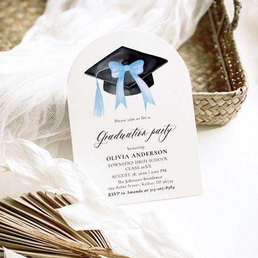 Modern Blue Bow Graduation Cap Afstuderen gebogen Kaart