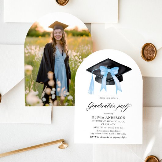 Modern Blue Bow Graduation Cap Afstuderen gebogen Kaart