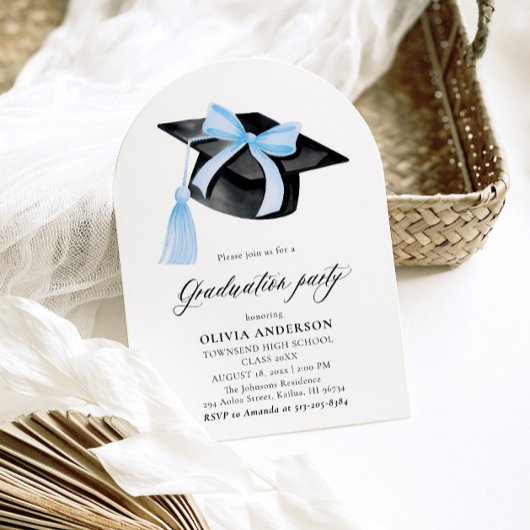 Modern Blue Bow Graduation Cap Afstuderen gebogen Kaart
