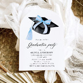 Modern Blue Bow Graduation Cap Afstuderen gebogen Kaart