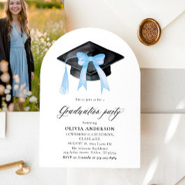 Modern Blue Bow Graduation Cap Afstuderen gebogen Kaart