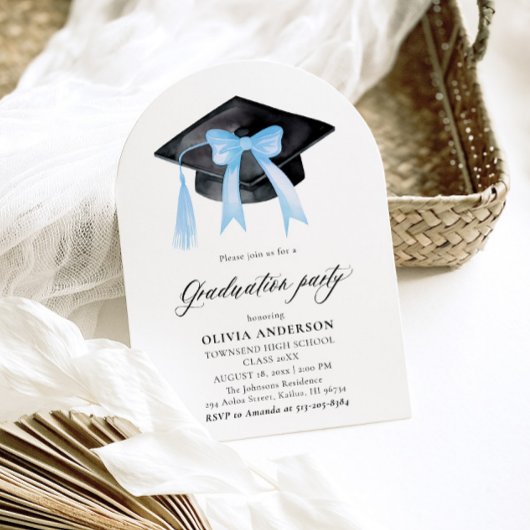 Modern Blue Bow Graduation Cap Afstuderen gebogen Kaart