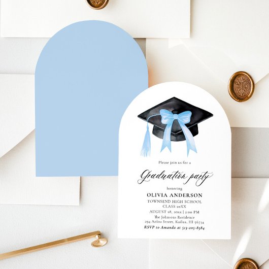Modern Blue Bow Graduation Cap Afstuderen gebogen Kaart