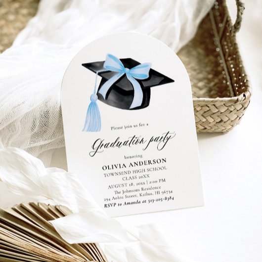 Modern Blue Bow Graduation Cap Afstuderen gebogen Kaart