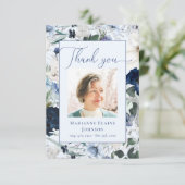 Modern Blue Floral Memorial Viering van het leven Bedankkaart (Staand voorkant)