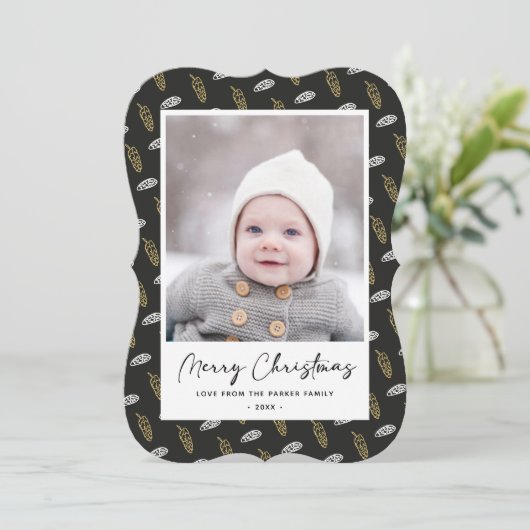 Modern Blue Fun Script Gold Pine Cone Kerstmis Feestdagenkaart (Staand voorkant)