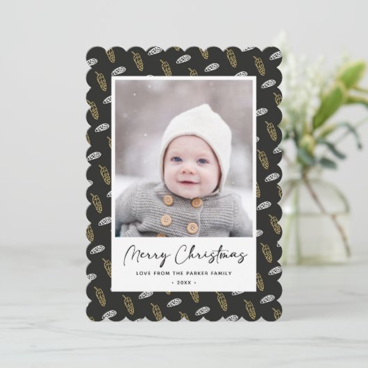 Modern Blue Fun Script Gold Pine Cone Kerstmis Feestdagenkaart (Staand voorkant)