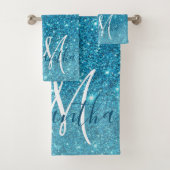 Modern Blue Glitter Sparkles Personalized Name Bad Handdoek (Insitu)