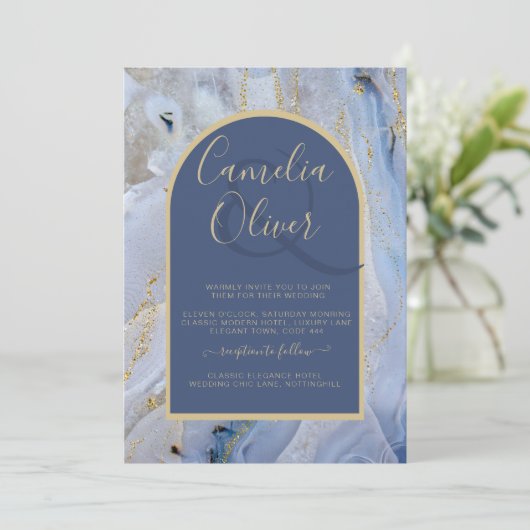 Modern Blue Gold Agate Marble Arch Wedding Kaart (Staand voorkant)