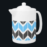 Modern Blue Gray Geometric Herringbone Theepot<br><div class="desc">Deze moderne theepot heeft een kleurrijk geometrisch herringbotpatroon in hemelblauw en donkergrijs.</div>