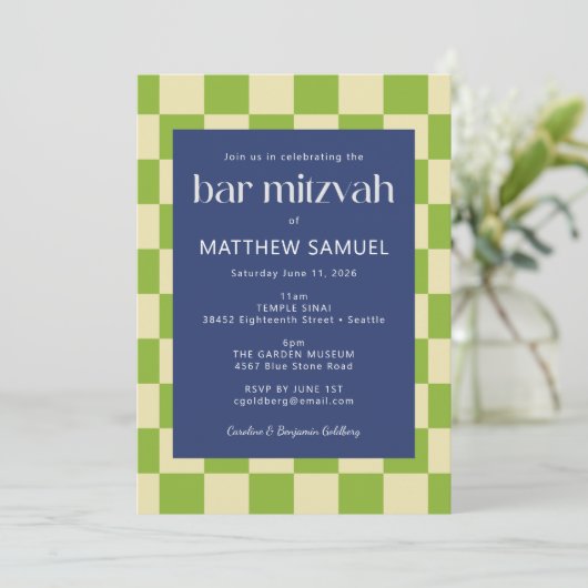 Modern Blue Green Checkerboard Bar Mitzvah RSVP Kaart (Staand voorkant)