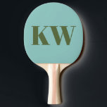 Modern Blue Green Monogram Initialen op maat Tafeltennisbatje<br><div class="desc">Maak uw spel uniek voor u met deze Modern Blue Green Monogram Initialen Gepersonaliseerde Ping Pong Paddle. Met gedurfde, eigentijdse typografie in tinten blauw en groen, toont deze paddle uw aangepaste initialen in een strak, stijlvol ontwerp. Perfect voor het toevoegen van een persoonlijke touch aan uw wedstrijden of als een...</div>