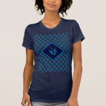 Modern Blue Hanukkah Dreidel T-shirt<br><div class="desc">Moderne, stijlvolle T-SHIRT met Hanukkah-thema. Het ontwerp shows blauw cyaan DREIDELS in een betegeld patroon. In het midden is een grotere cyaan blauwe dwerg. De gelijke leggings zijn beschikbaar, zodat kunt u nog stijlvol kijken terwijl het relaxen over het feestelijke seizoen. De gelijke huisdecor en gift ideeën kunnen in het...</div>