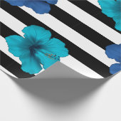 Modern Blue Hibiscus Black White Stripes Cadeaupapier (Hoek)