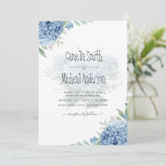 Modern Blue Hydrangea Floral Wedding Invitation Kaart (Staand voorkant)