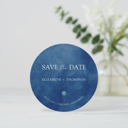 Modern Blue Hydrangea Round Wedding Save The Date (Staand voorkant)