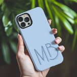 Modern Blue Monogram Initialen Hedendaags iPhone 16 Pro Max Hoesje<br><div class="desc">Modern Blue Monogram Initialen Contemporary Phone 16 Pro Max Hoesjes beschikt over een op maat gemaakte monogram in de moderne script typografie. Perfect voor familie en vrienden voor verjaardagen,  kerst,  feestdagen,  Moederdag,  Vaderdag en meer. Ontworpen door ©2024 Evco Feestdagen www.zazzle.com/store/evcoholidays</div>