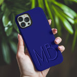 Modern Blue Monogram Initialen Hedendaags iPhone 16 Pro Max Hoesje<br><div class="desc">Modern Blue Monogram Initialen Contemporary Phone 16 Pro Max Hoesjes beschikt over een op maat gemaakte monogram in de moderne script typografie. Perfect voor familie en vrienden voor verjaardagen,  kerst,  feestdagen,  Moederdag,  Vaderdag en meer. Ontworpen door ©2024 Evco Feestdagen www.zazzle.com/store/evcoholidays</div>