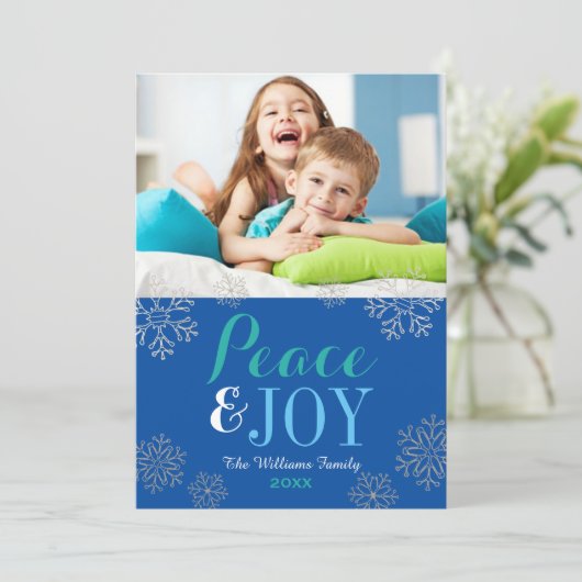 Modern Blue Peace and Joy Snowflake Photo Feestdagenkaart (Staand voorkant)