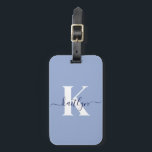 Modern Blue Script-monogram Bagagelabel<br><div class="desc">Dit eenvoudige, elegante lichtblauwe bagagelabel met je voornaam in een trendy scriptlettertype in marineblauw, getypt over je eerste initiaal in een modern petten lettertype in wit aan de ene kant en een schuifkaart voor jouw naam, adres en telefoonnummer aan de andere kant, zou er geweldig uitzien op je koffers. Het...</div>