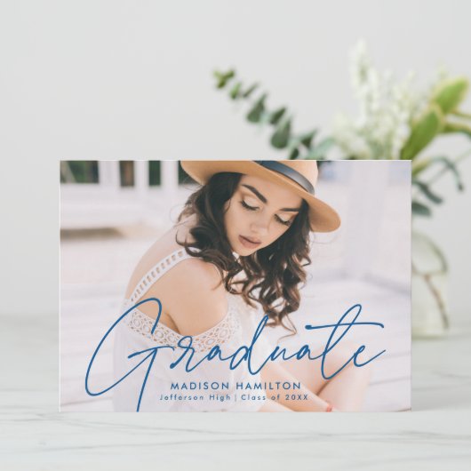 Modern Blue Script Photo Graduation Party Kaart (Staand voorkant)