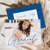 Modern Blue Script Photo Graduation Party Kaart