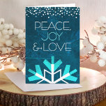 Modern Blue Snowflake Peace Joy Love Typografie Feestdagen Kaart<br><div class="desc">"Vrede, vreugde en liefde." Een gigantische, leuke, speelse, witte en turkooissnowflake illustratie en moderne typografie op een rijke, diepe blauwgroen blauwe achtergrond van de marmerende waterverf helpen u om in het vakantieseizoen te gaan. Een witte en turquoise confetti punt grens lijsten de bovenkant. Uw gepersonaliseerde groet wordt gevonden op de...</div>