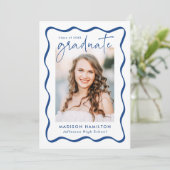 Modern Blue Wavy Lijst 2 Foto Afstuderen Aankondiging (Staand voorkant)