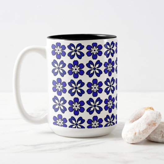 Modern Blue & White Flowers Mok (Met donut)