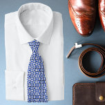 Modern Blue White Geometric Pattern Stropdas<br><div class="desc">Dit ontwerp heeft een stijlvol blauw,  wit en zwart geometrisch patroon. #geometric #geometrical #pattern #elegant #stylish #style #modern #chic #popular #design #designer #trendy #trending #mode #fashionable #modern #blue #white #black #neckties #weddingaccessories #groomsmengifts #home #work #school #gifts #suits #suitaccessories #giftsforhim #weddings #seasonal #festive #christmas kantoor #accessoire stropdas feestdagen</div>