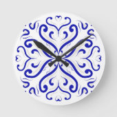 Modern Blue White Heart Swirl Pattern Kitchen Ronde Klok (Voorkant)