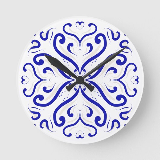 Modern Blue White Heart Swirl Pattern Kitchen Ronde Klok (Voorkant)