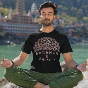 Modern Blush Pink Mandala Balance en Taco Yoga T-shirt