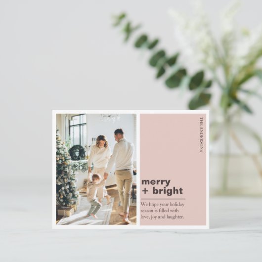 Modern Blush Pink Merry + Bright Christmas Photo Briefkaart (Staand voorkant)