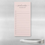 Modern Blush Pink To Do-lijst Elegant Magnetisch Notitieblok<br><div class="desc">Elegant om een lijst magnetisch notitieblok te doen in wazige roze met jouw naam met spoeltjes in een grijze handgeschreven script kalligrafie samen met een checklist. Een eenvoudig en vrouwelijk ontwerp dat voor een leraar of een kleine bedrijfseigenaar geweldig is.</div>