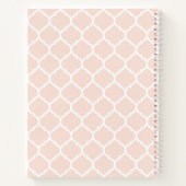Modern Blush Quatrefoil patroon gepersonaliseerd Notitieboek (Achterkant)