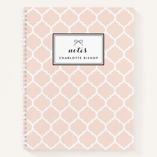 Modern Blush Quatrefoil patroon gepersonaliseerd Notitieboek (Voorkant)