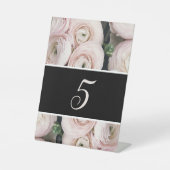Modern blush roze bloemen trouwtafel nummer reclamebord met voetstuk (Voorkant)