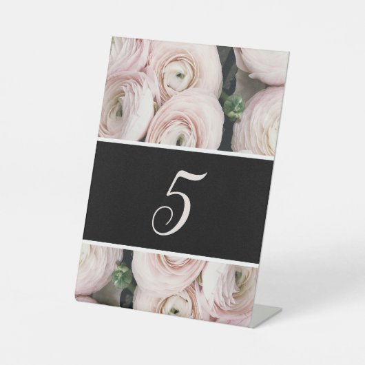 Modern blush roze bloemen trouwtafel nummer reclamebord met voetstuk (Voorkant)